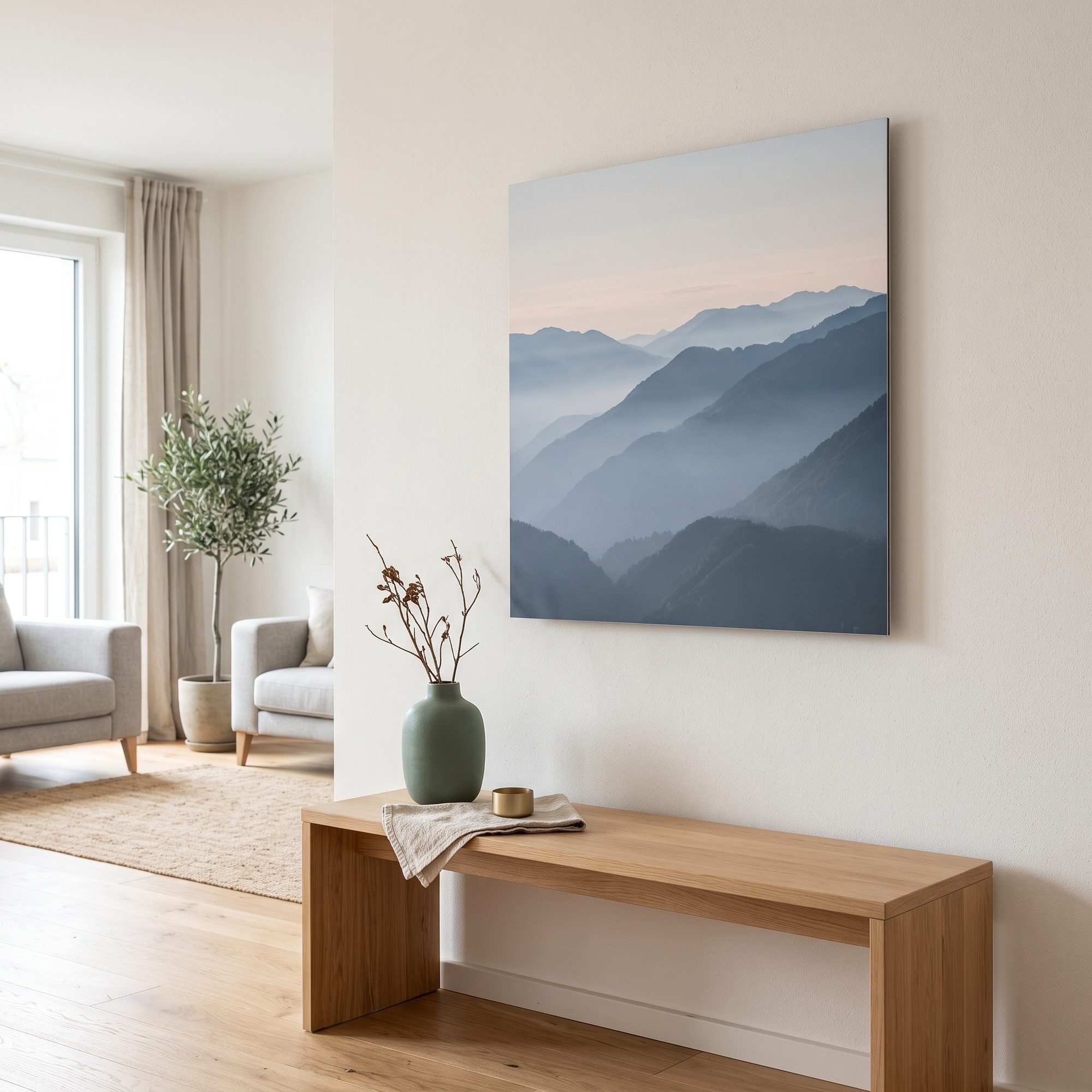 Foto auf Alu-Dibond mit Bergpanorama in der Morgendämmerung, dünne Platte mit leichtem Wandabstand