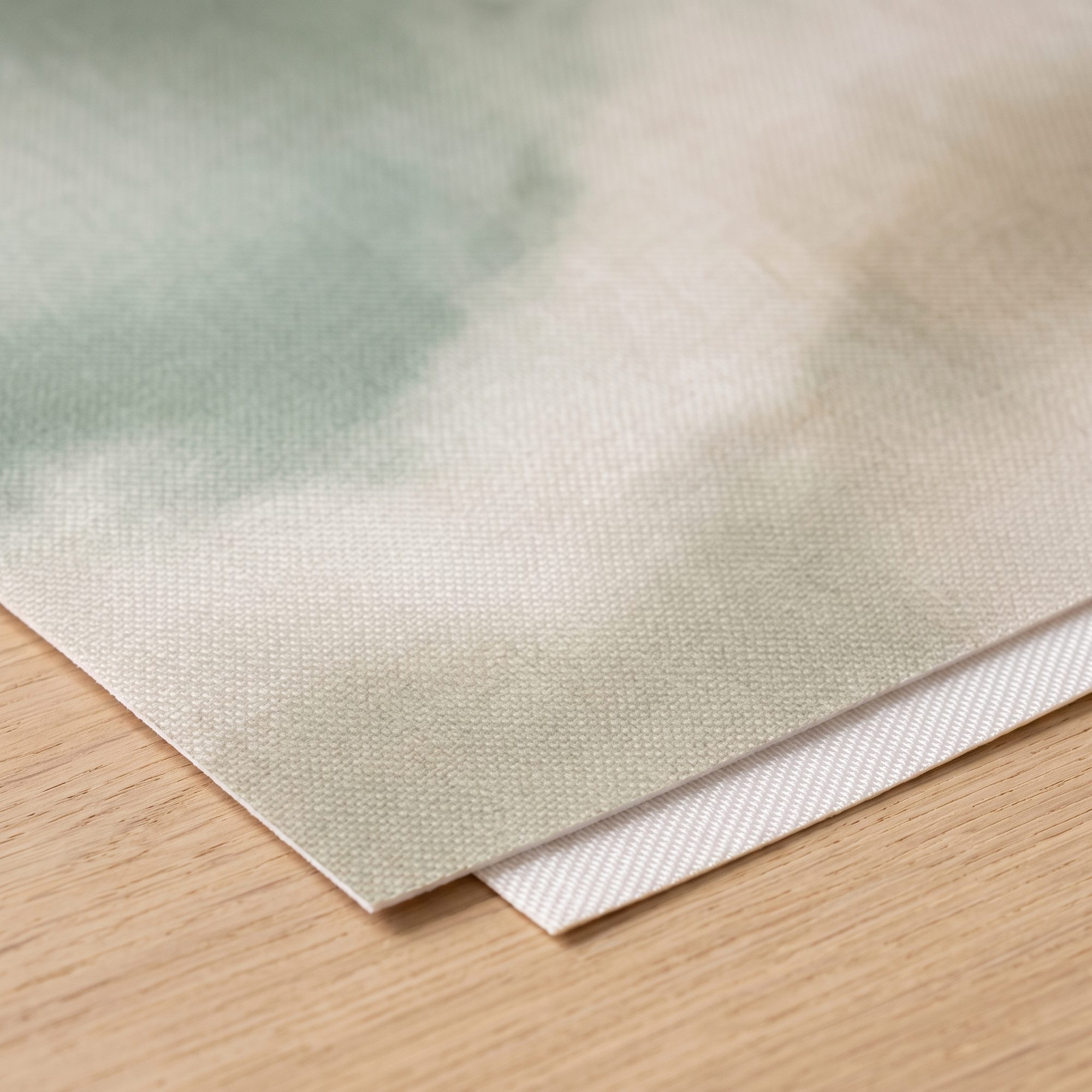 Deko-Stoff mit Silikonkeder und Aquarellmotiv
